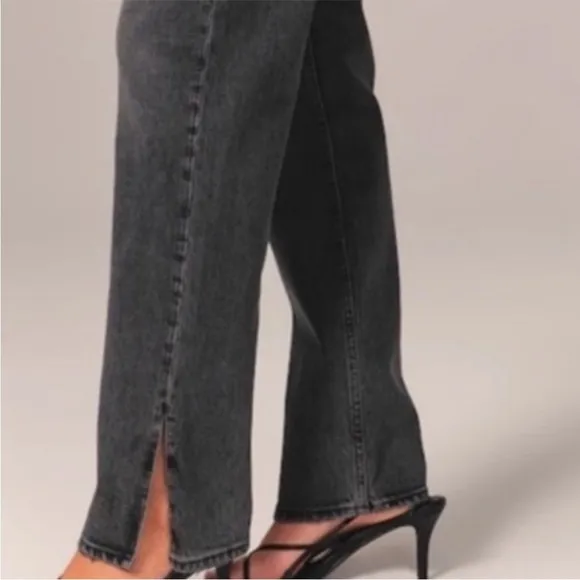 Abercrombie &amp; Fitch The 90s Straight Ultra High Rise Jeans Black size 28