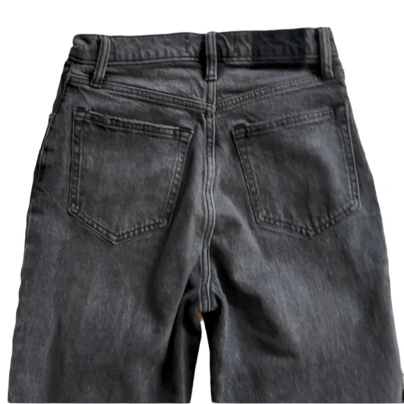 Abercrombie &amp; Fitch The 90s Straight Ultra High Rise Jeans Black size 28