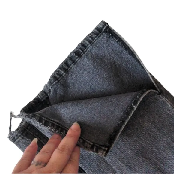 Abercrombie &amp; Fitch The 90s Straight Ultra High Rise Jeans Black size 28