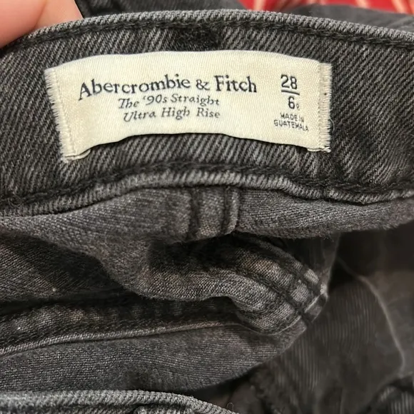 Abercrombie &amp; Fitch The 90s Straight Ultra High Rise Jeans Black size 28