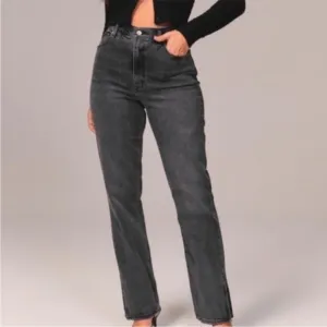 Abercrombie &amp; Fitch The 90s Straight Ultra High Rise Jeans Black size 28