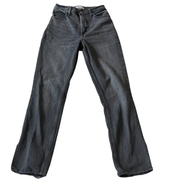 Abercrombie &amp; Fitch The 90s Straight Ultra High Rise Jeans Black size 28