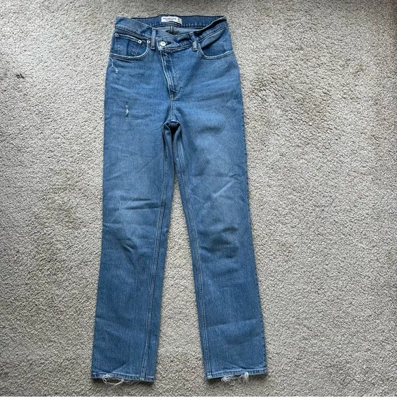 ABERCROMBIE AND FITCH THE 90s STRAIGHT ULTRA HIGH RISE JEANS