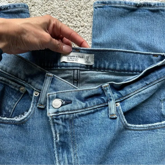 ABERCROMBIE AND FITCH THE 90s STRAIGHT ULTRA HIGH RISE JEANS
