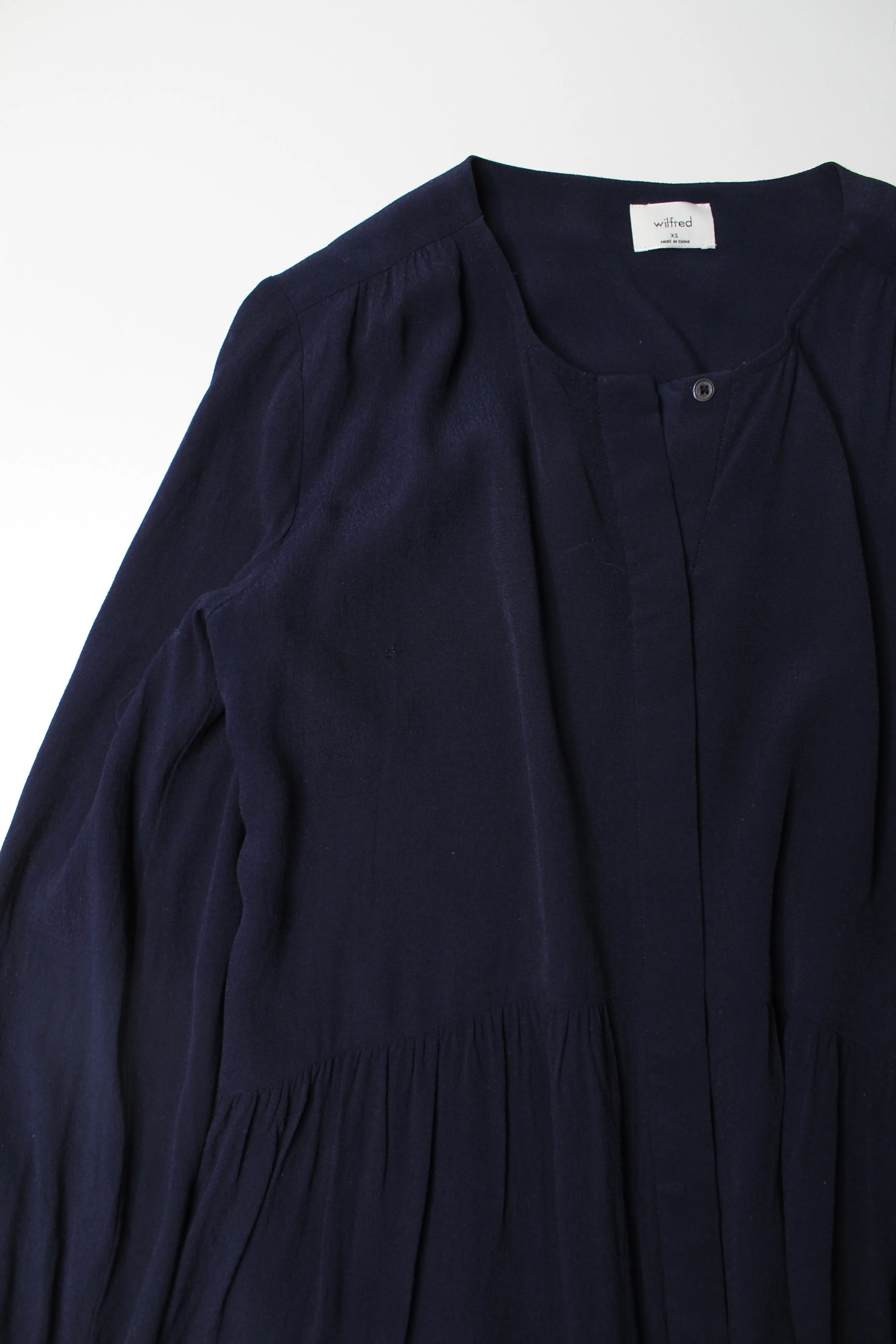 Aritzia Wilfred midnight navy tiered ‘borossa’ mini babydoll dress, size xsmall (relaxed fit) *flaw