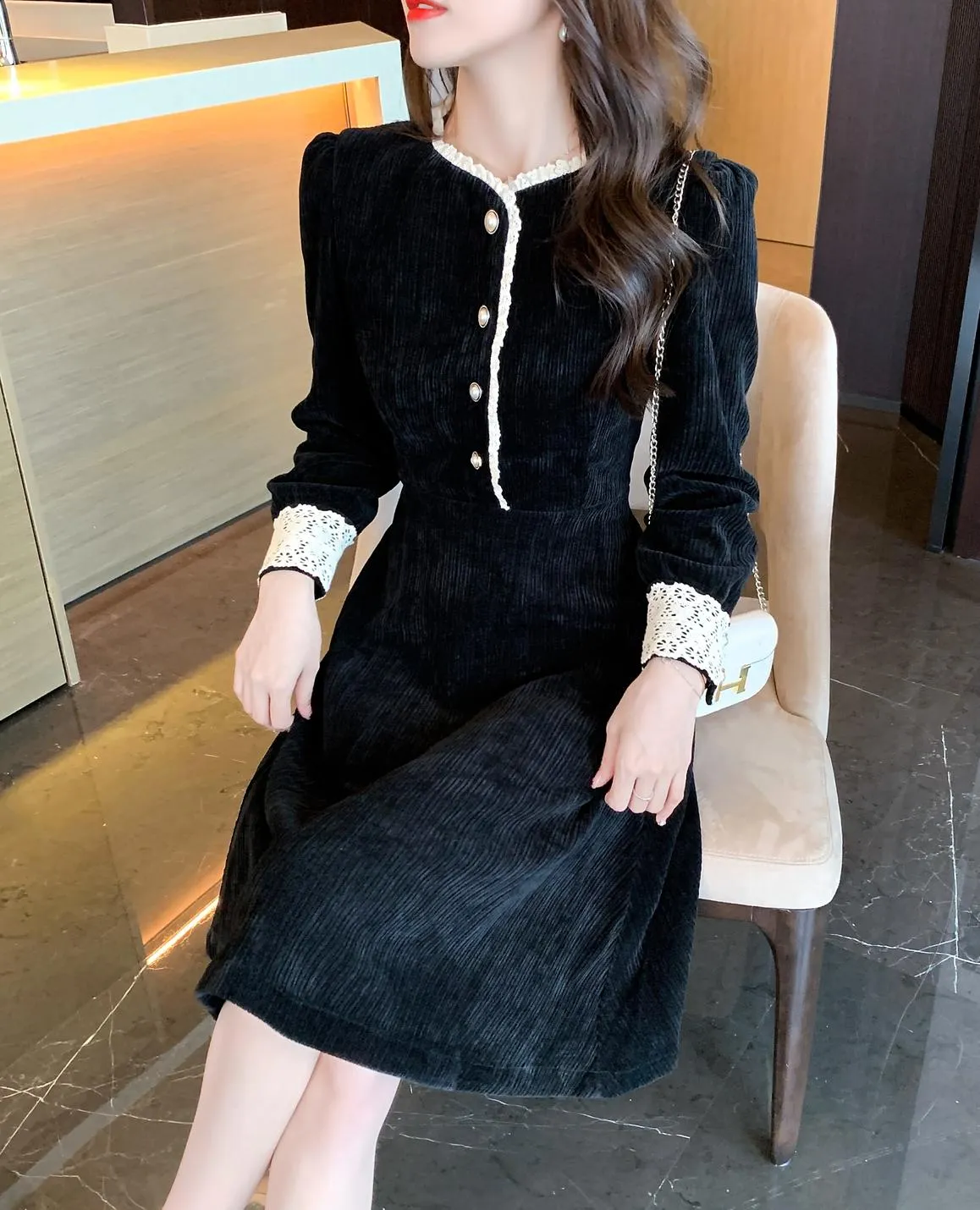 Chic Slimming Dress with Beautiful Paneling Design