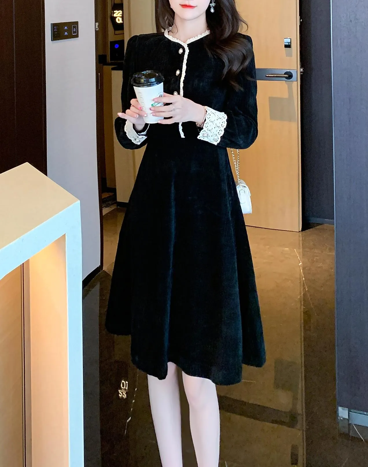 Chic Slimming Dress with Beautiful Paneling Design