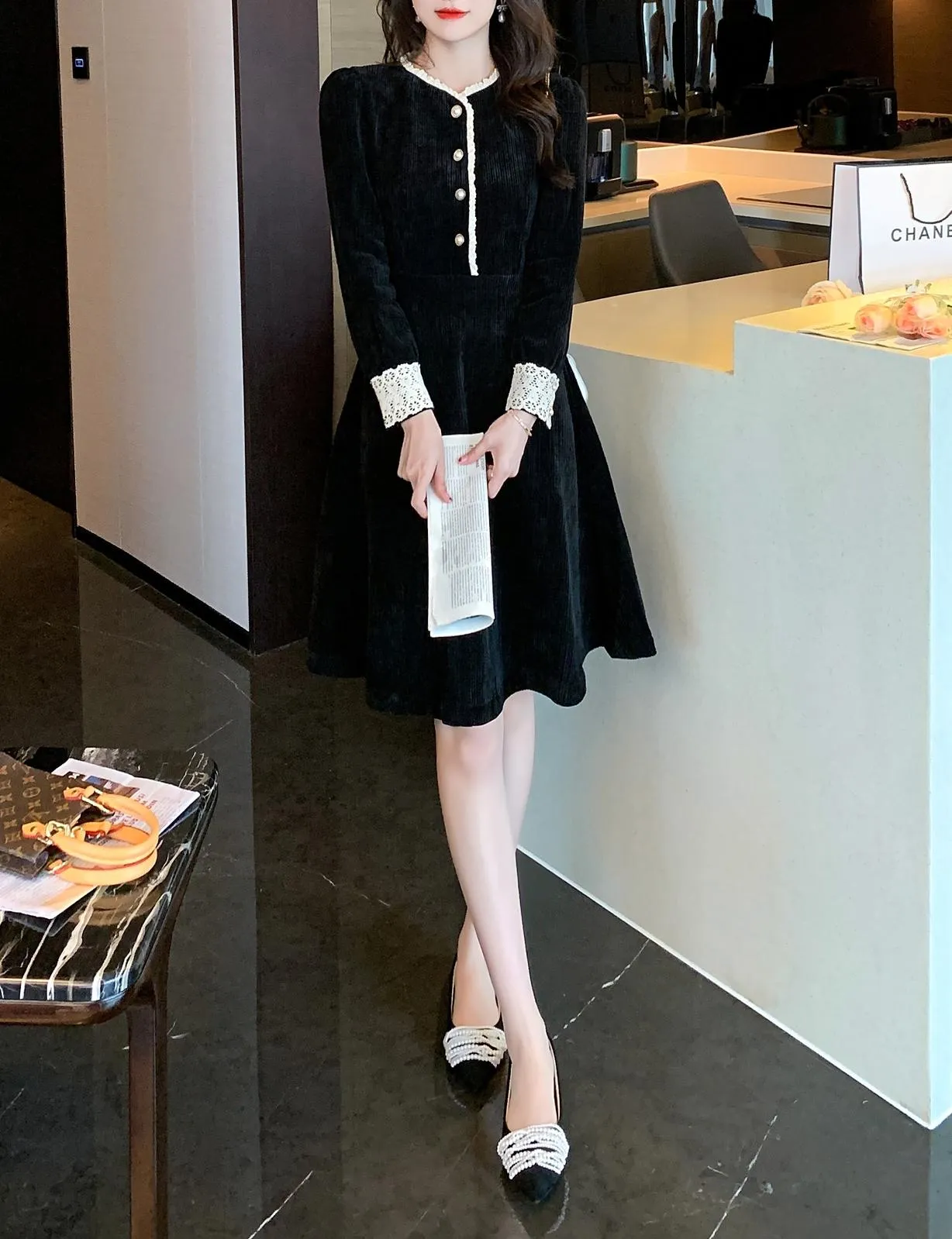 Chic Slimming Dress with Beautiful Paneling Design