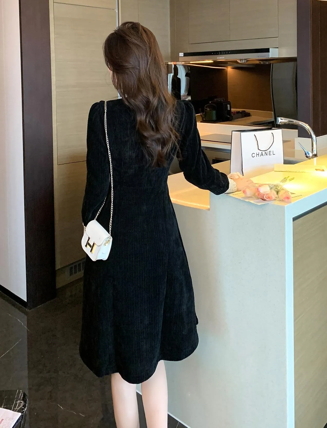 Chic Slimming Dress with Beautiful Paneling Design