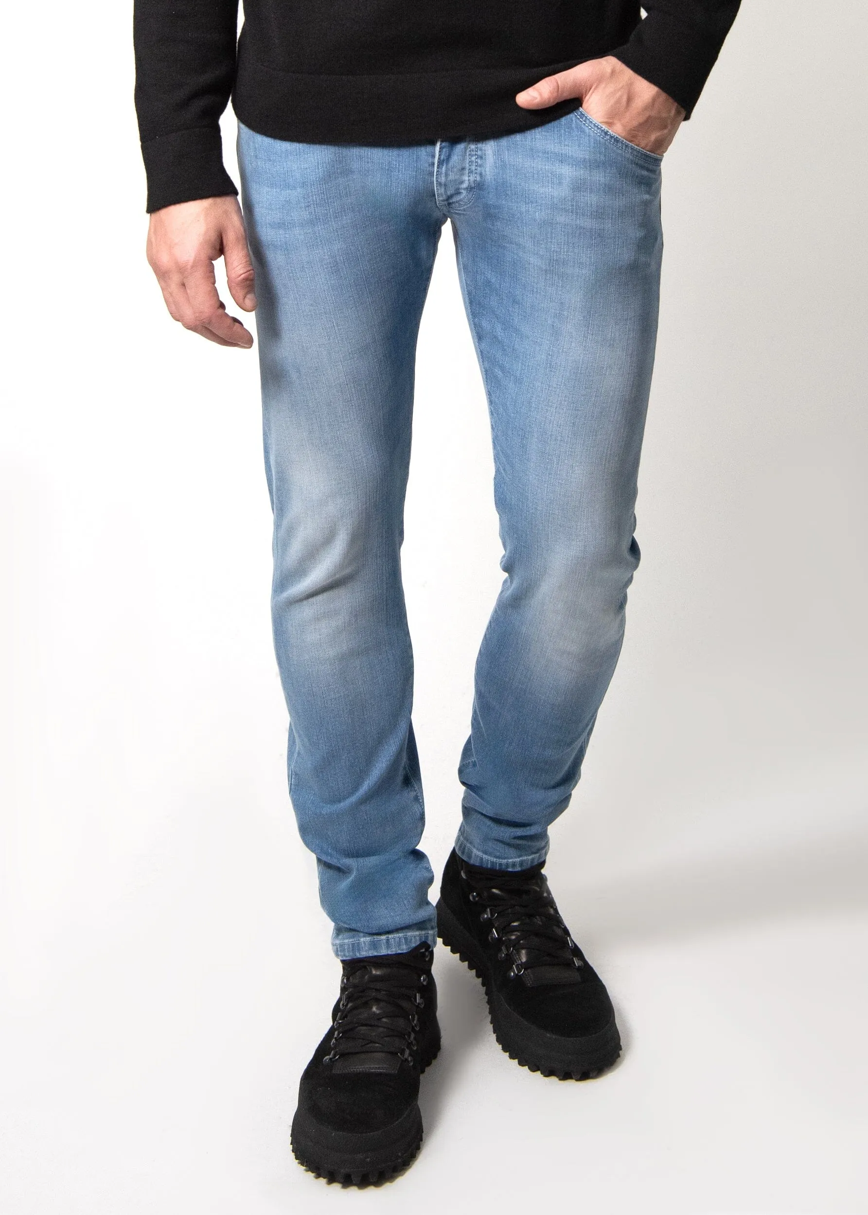 CLASSIC DENIM