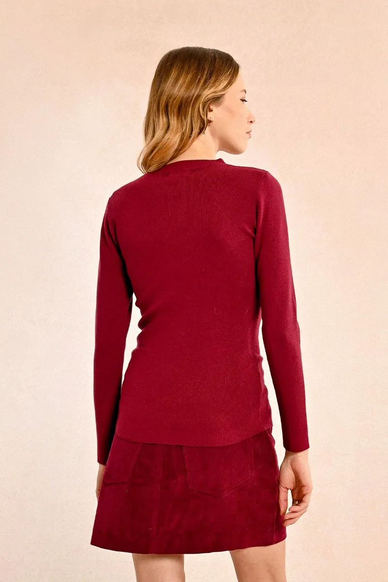 CLOSE-FITTING LONG-SLEEVED SWEATER