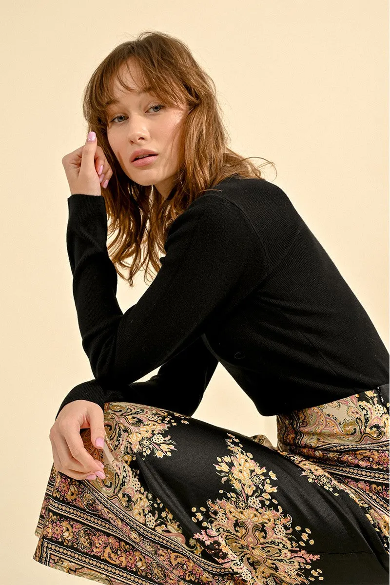 CLOSE-FITTING LONG-SLEEVED SWEATER