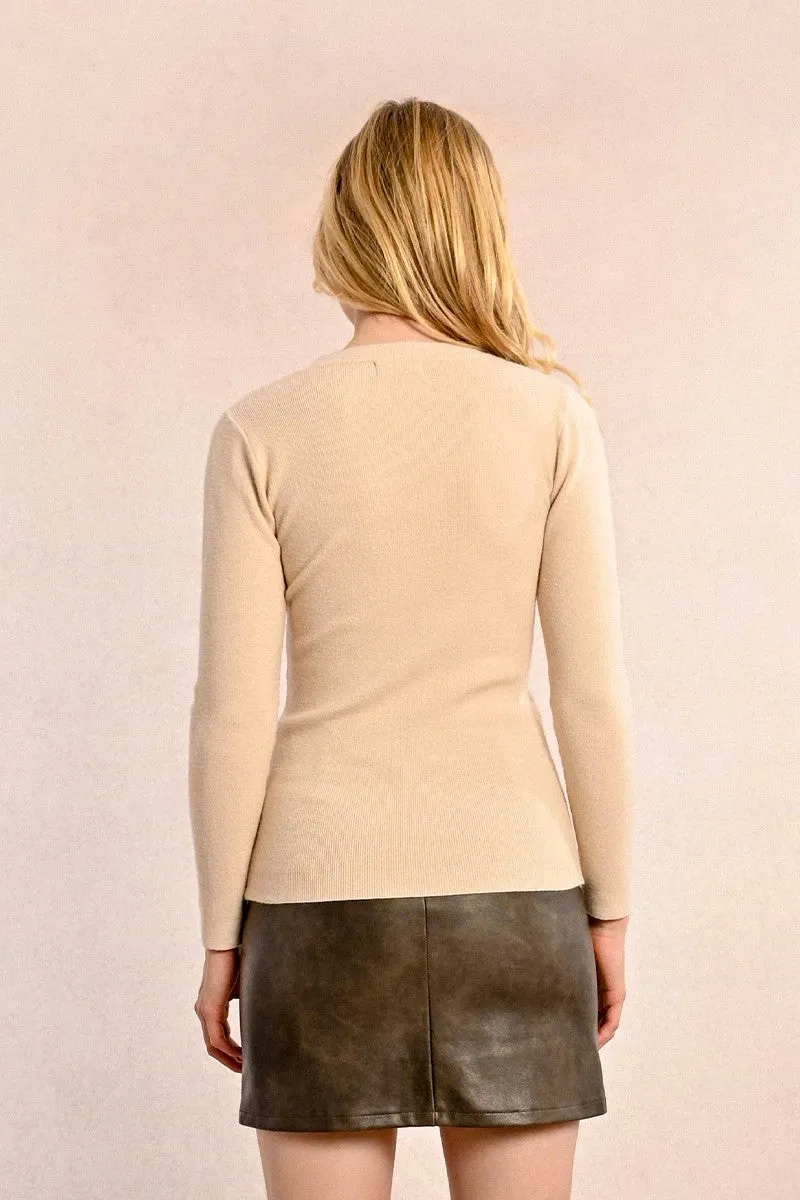 CLOSE-FITTING LONG-SLEEVED SWEATER