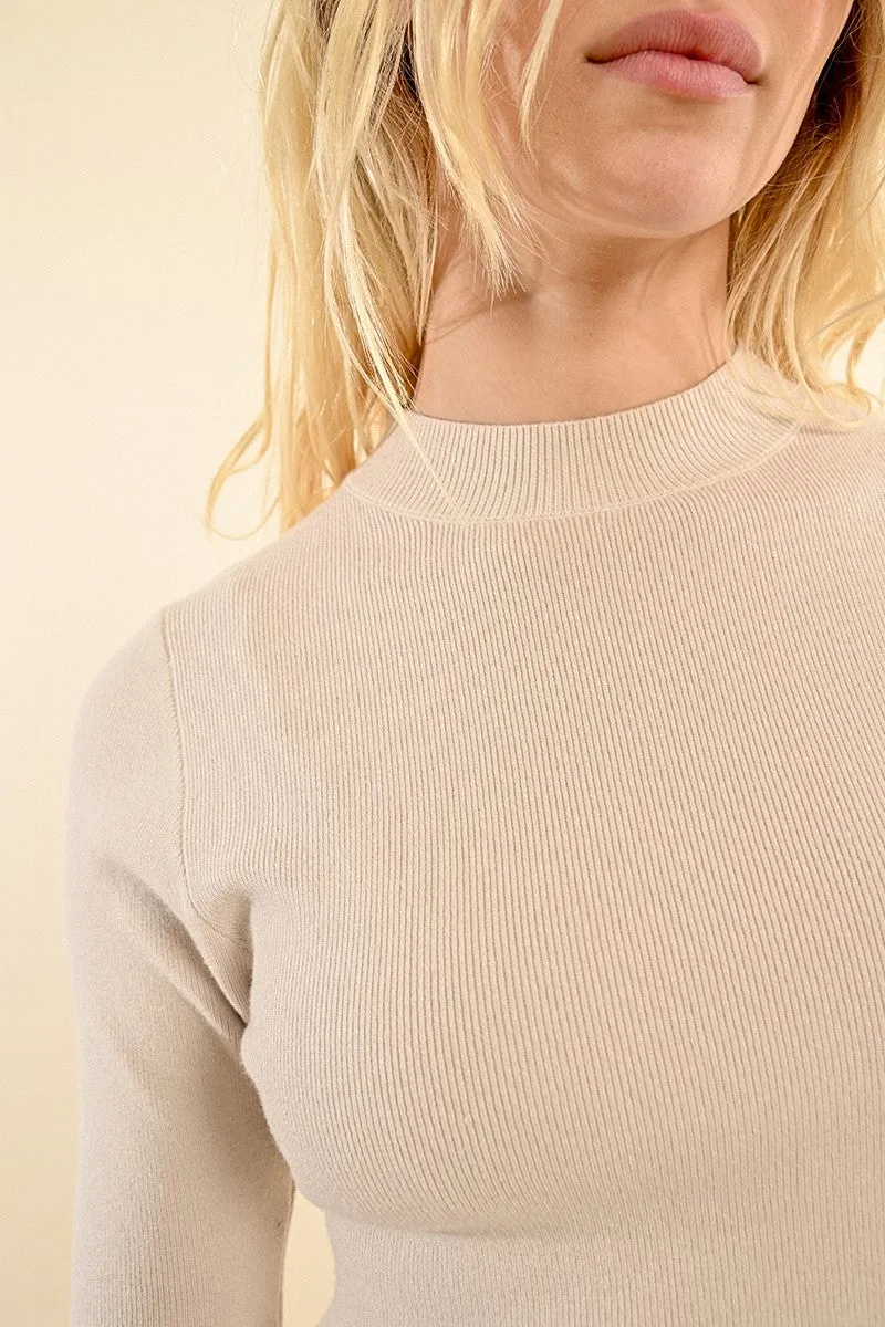 CLOSE-FITTING SHORT-SLEEVED SWEATER