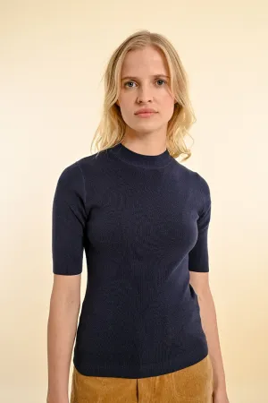 CLOSE-FITTING SHORT-SLEEVED SWEATER