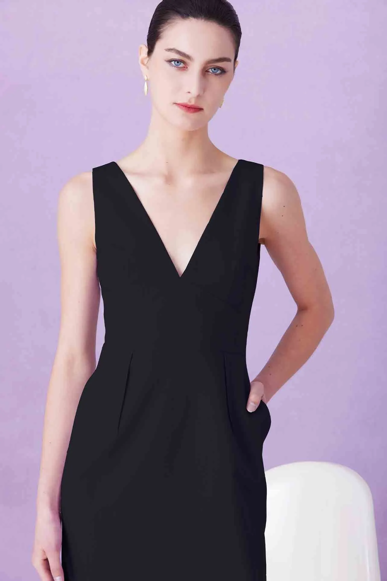 DEEP  V-NECKLINE DRESS