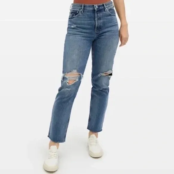Everlane Women’s The Cheeky Distressed Crop Jean in Medium Wash Size 33