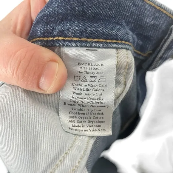 Everlane Women’s The Cheeky Distressed Crop Jean in Medium Wash Size 33
