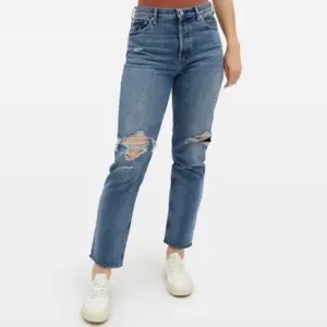 Everlane Women’s The Cheeky Distressed Crop Jean in Medium Wash Size 33