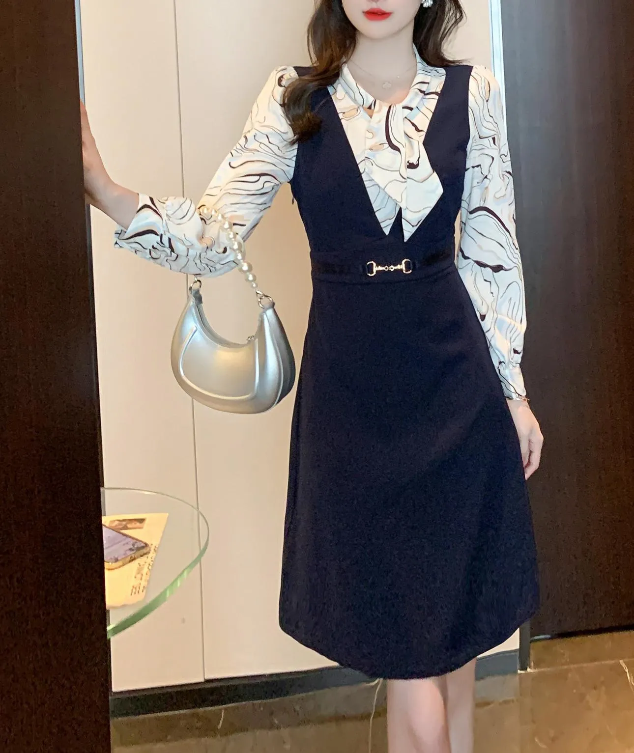 Fashionable and Slimming Women's Tea Dress for Effortless Chic