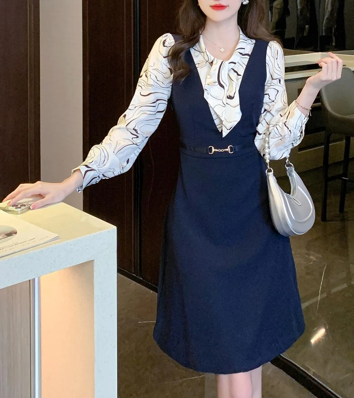 Fashionable and Slimming Women's Tea Dress for Effortless Chic