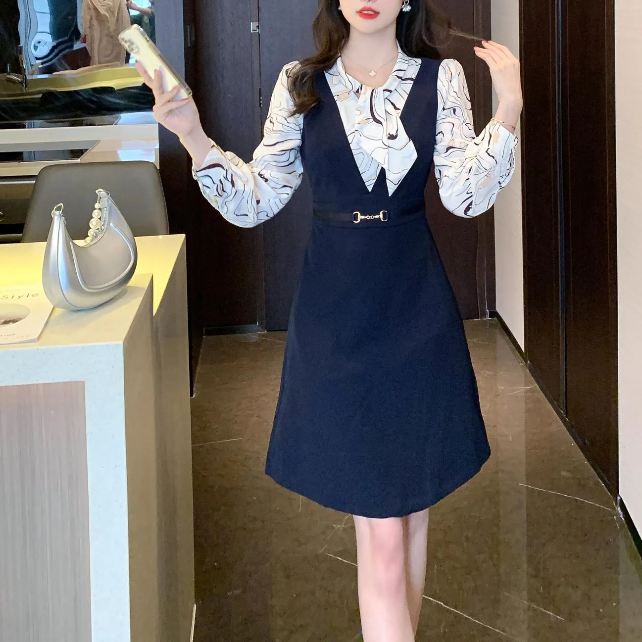 Fashionable and Slimming Women's Tea Dress for Effortless Chic
