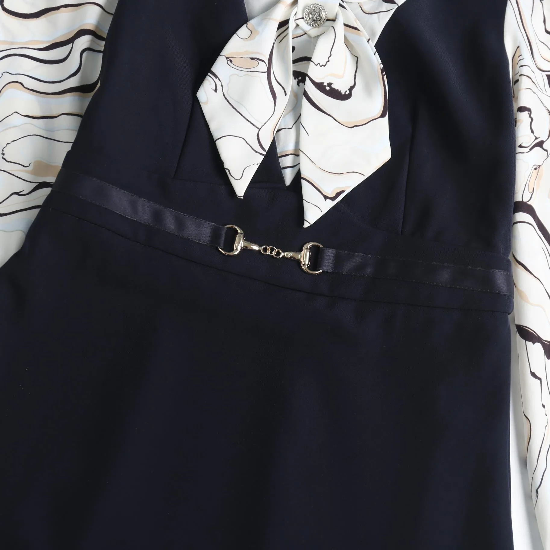 Fashionable and Slimming Women's Tea Dress for Effortless Chic