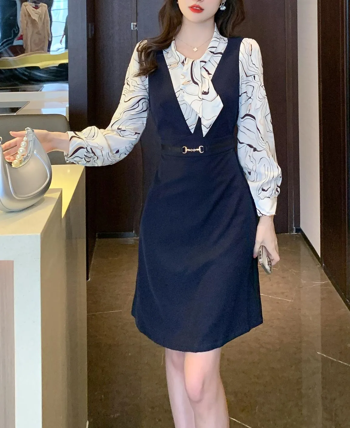 Fashionable and Slimming Women's Tea Dress for Effortless Chic