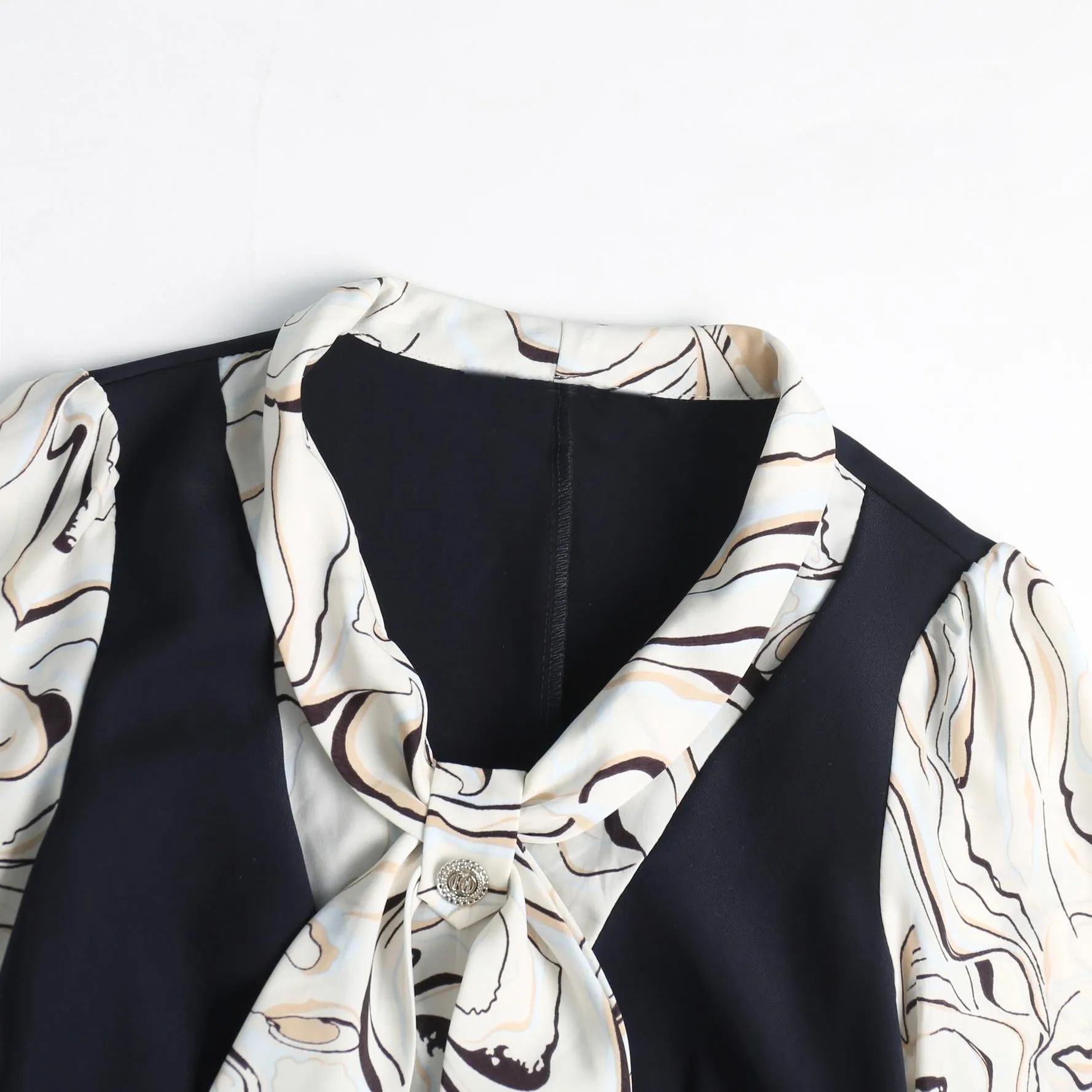 Fashionable and Slimming Women's Tea Dress for Effortless Chic