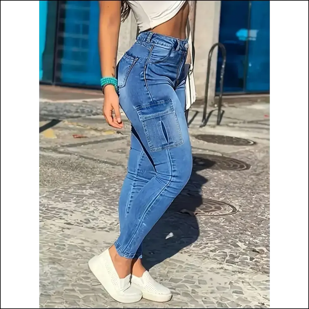 Flaunt your Fabulousness in Stylish Skinny Jeans: Pockets for Snacks! 🍕👖