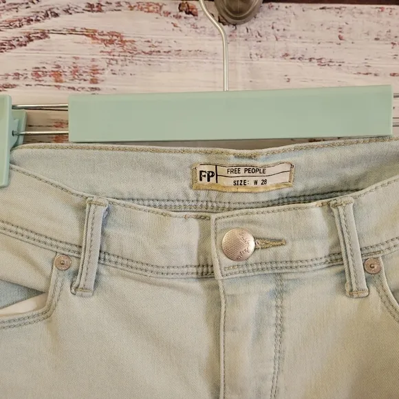 Free People S28(6) White Wash Jeans