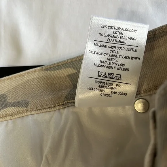 Joe’s Jeans Nico Midrise Straight in light Tan Camo print