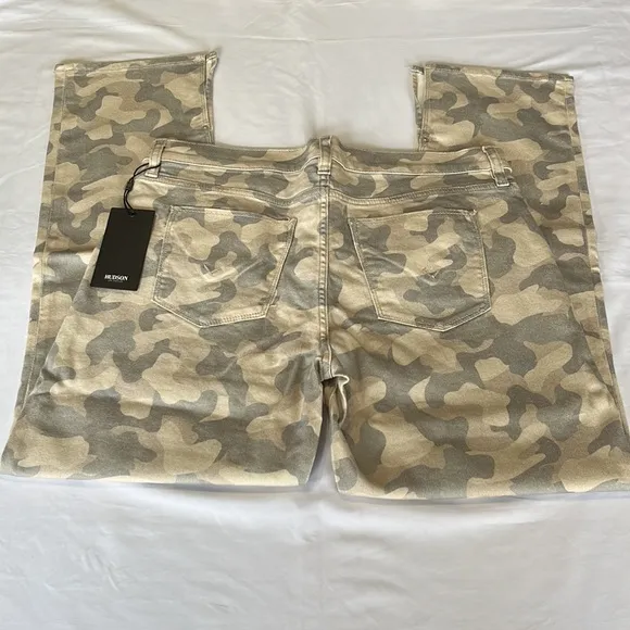 Joe’s Jeans Nico Midrise Straight in light Tan Camo print