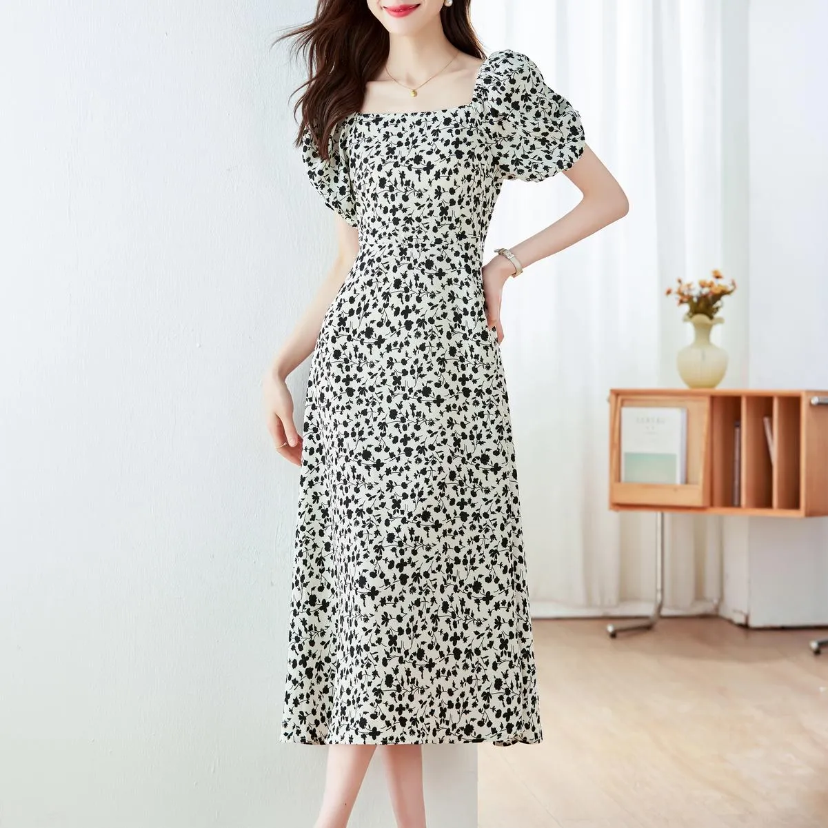 Knee-Length French Style Mid Floral Dress