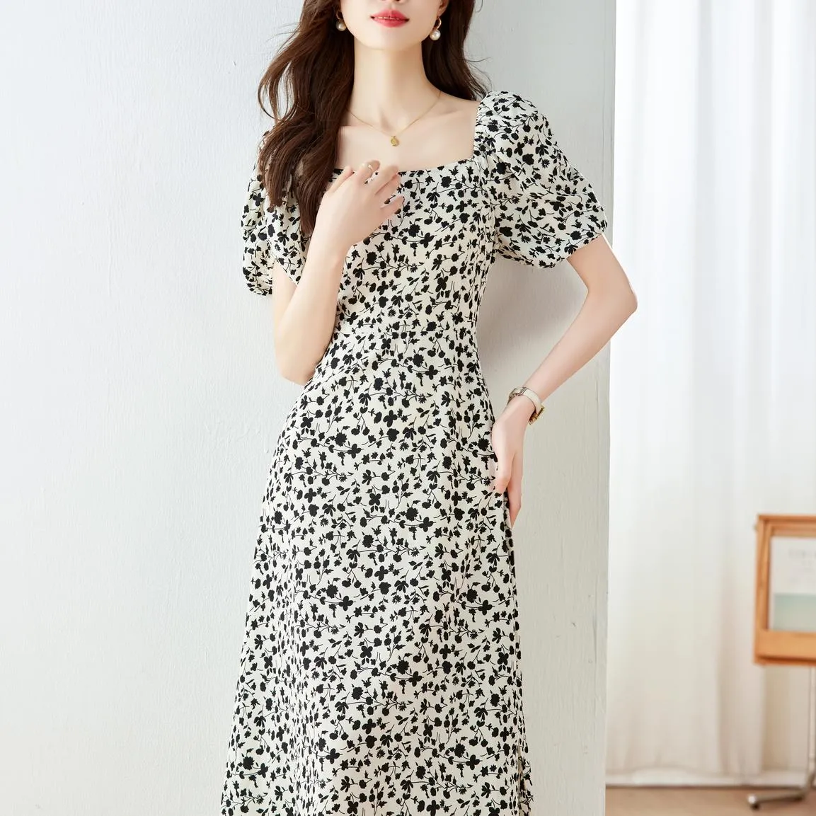 Knee-Length French Style Mid Floral Dress