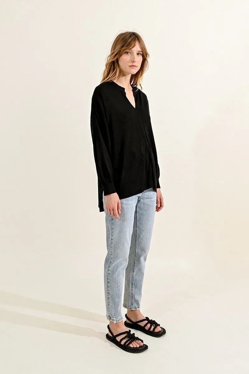LARGE V-NECK SWEATER