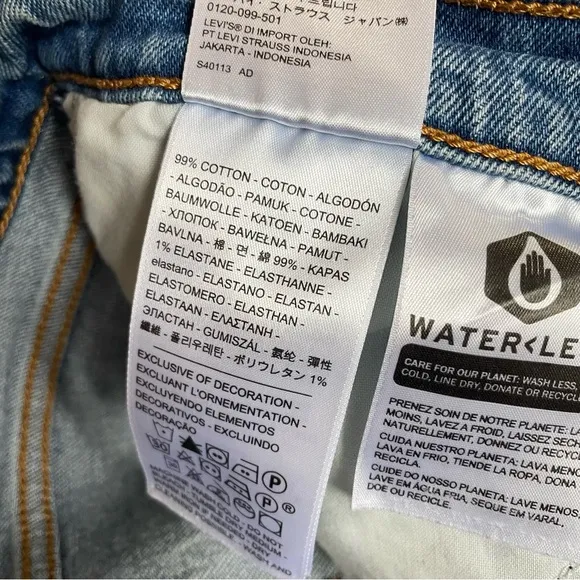 Levi’s Wedgie High Waist Crop Leg Medium Wash Jeans Size 30
