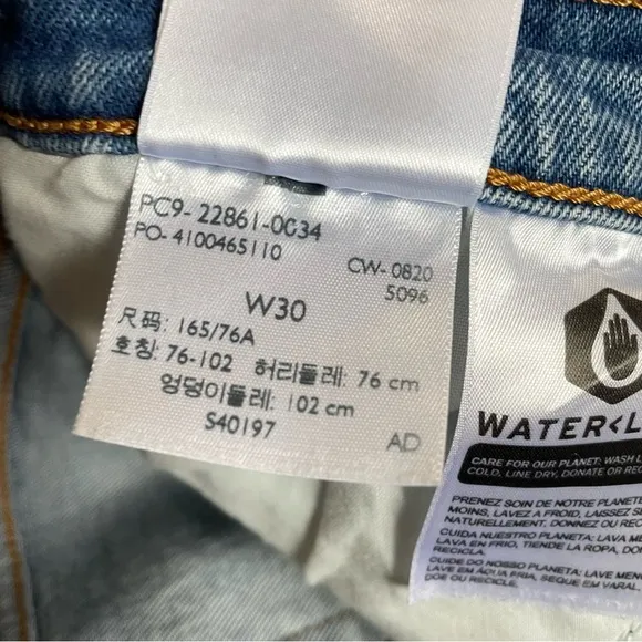 Levi’s Wedgie High Waist Crop Leg Medium Wash Jeans Size 30