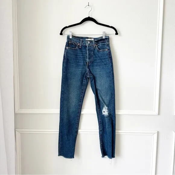 Levi's Wedgie Straight Leg Busted Knee Jeans in Queen of Meadow sz 25