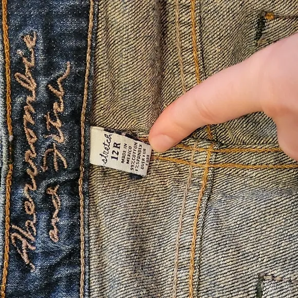 Like New Abercrombie &amp; Fitch Straight Leg Blue Fade Wash Erin Jeans