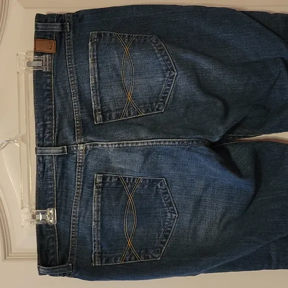 Like New Abercrombie &amp; Fitch Straight Leg Blue Fade Wash Erin Jeans