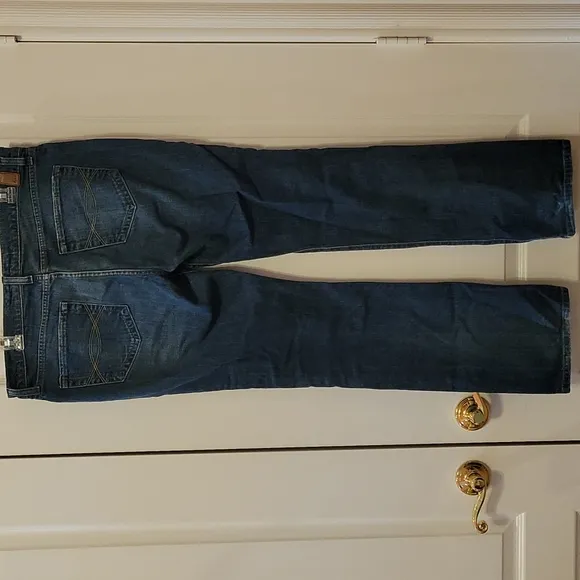 Like New Abercrombie &amp; Fitch Straight Leg Blue Fade Wash Erin Jeans