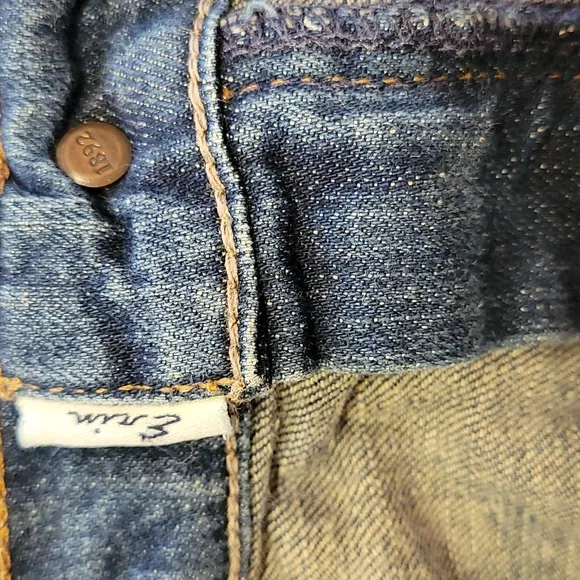 Like New Abercrombie &amp; Fitch Straight Leg Blue Fade Wash Erin Jeans