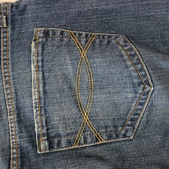 Like New Abercrombie &amp; Fitch Straight Leg Blue Fade Wash Erin Jeans