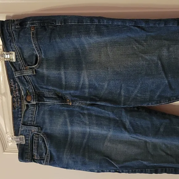 Like New Abercrombie &amp; Fitch Straight Leg Blue Fade Wash Erin Jeans