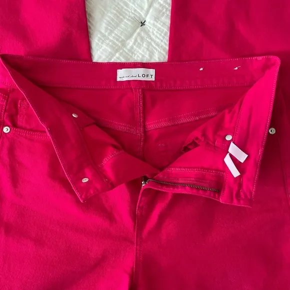 LOFT High Rise Wide Leg Jeans in Magenta Dark Pink Size 6/28