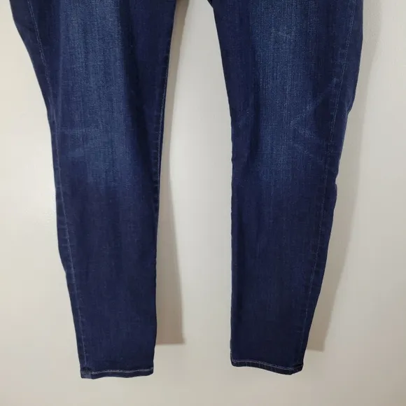 MADEWELL 9&quot; Mid-Rise Skinny Jeans in Larkspur Wash: TENCEL Denim Edition