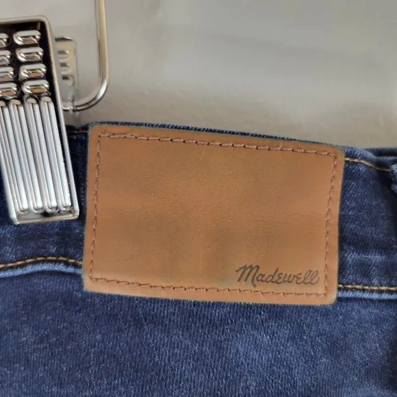 MADEWELL 9&quot; Mid-Rise Skinny Jeans in Larkspur Wash: TENCEL Denim Edition