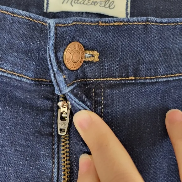 MADEWELL 9&quot; Mid-Rise Skinny Jeans in Larkspur Wash: TENCEL Denim Edition