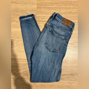 Madewell Women’s 9” Mid Rise Skinny Jeans in York Wash Size 28